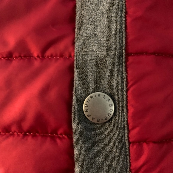 Barbour Essential Gilet Quilted Vest Size M Red Gray Snap Closure - Picture 5 of 6